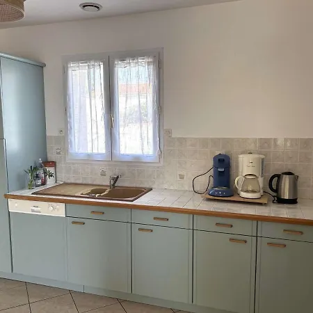 Hotel Maison Saint-hilaire-de-riez, 4 Pieces, 6 Personnes - Fr-1-224-806