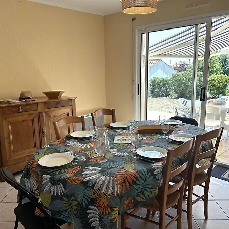 Hotel Maison Saint-hilaire-de-riez, 4 Pieces, 6 Personnes - Fr-1-224-806 *